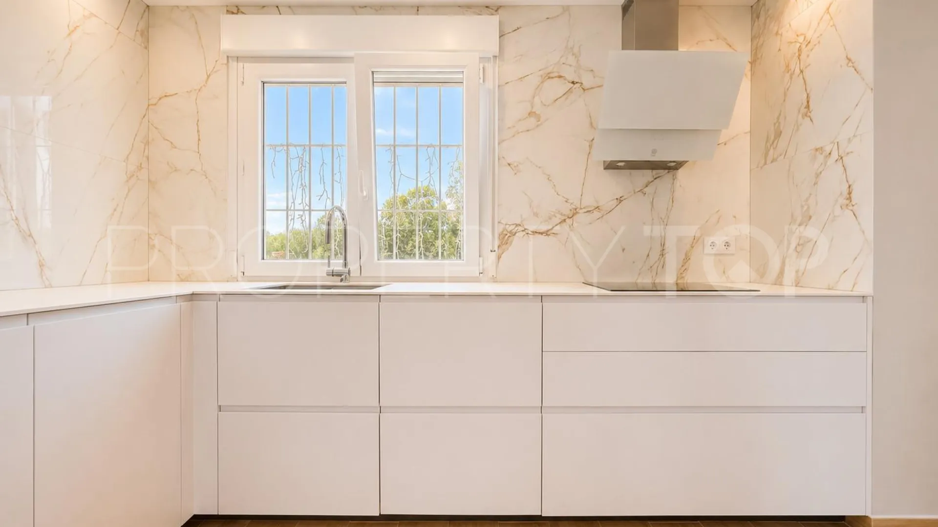 Villa con 4 dormitorios a la venta en Villamartin