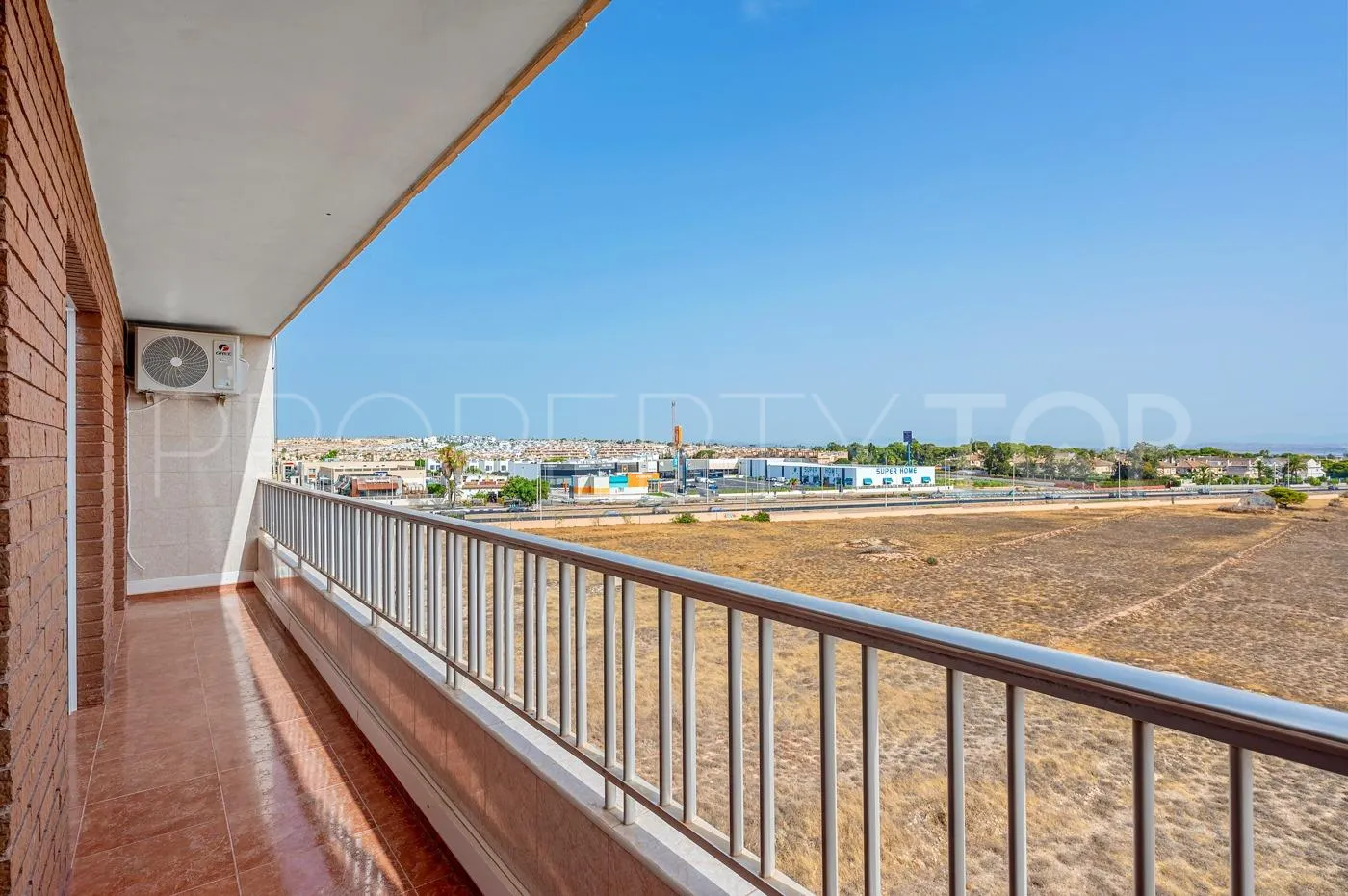 Apartamento de 2 dormitorios a la venta en Punta Prima