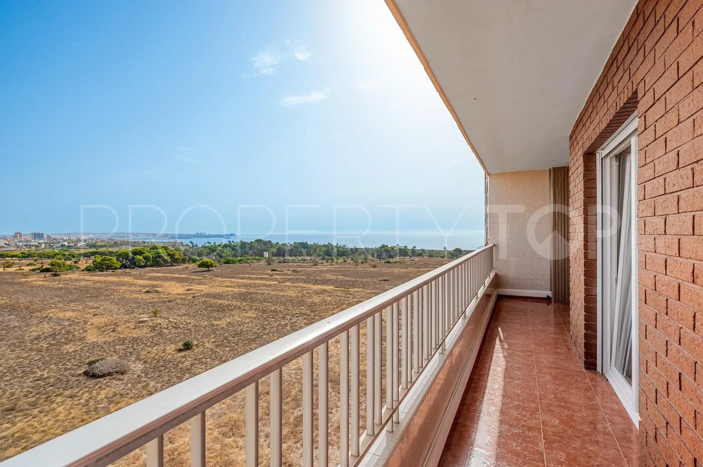 Apartamento de 2 dormitorios a la venta en Punta Prima