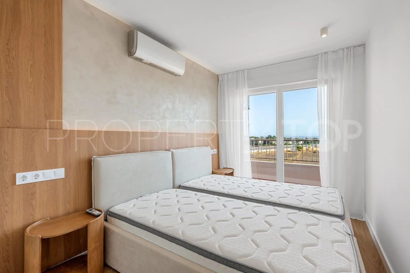 Apartamento de 2 dormitorios a la venta en Punta Prima