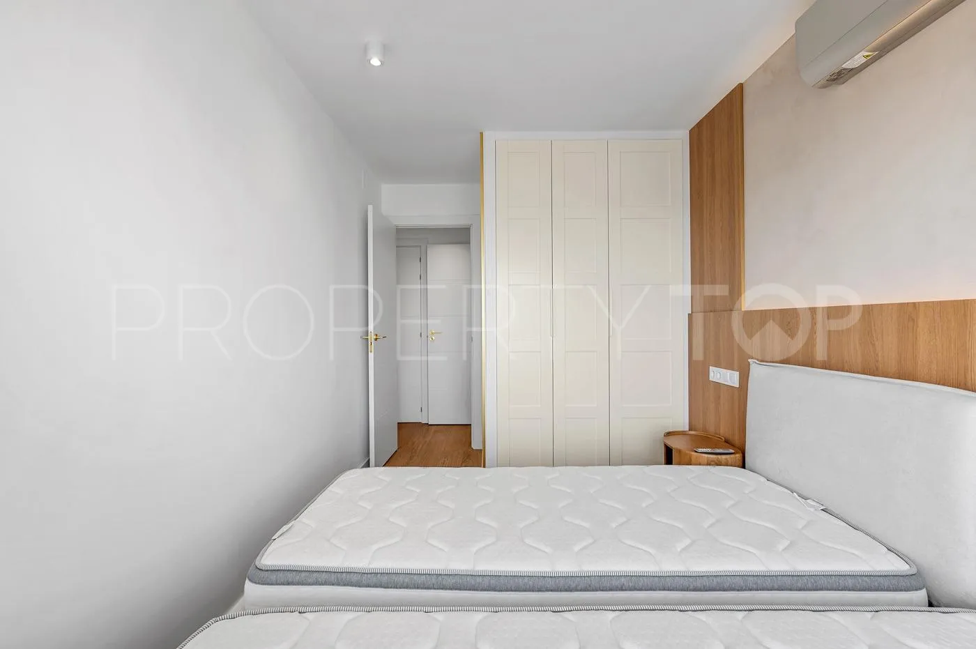 Apartamento de 2 dormitorios a la venta en Punta Prima