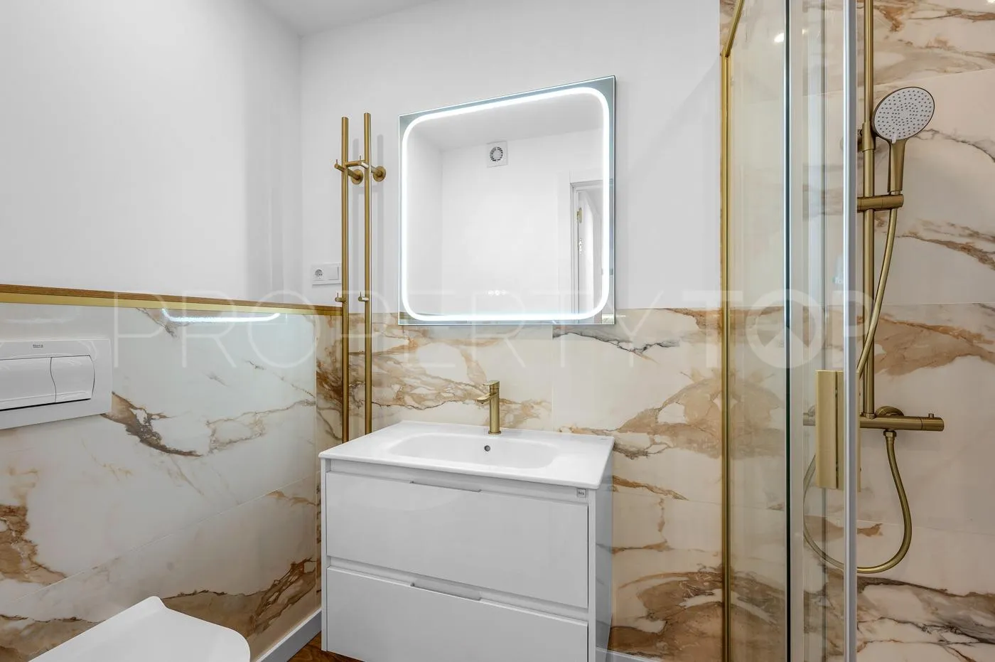 Apartamento de 2 dormitorios a la venta en Punta Prima