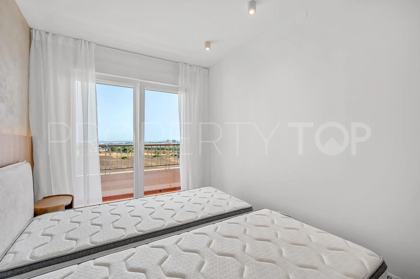 Apartamento de 2 dormitorios a la venta en Punta Prima