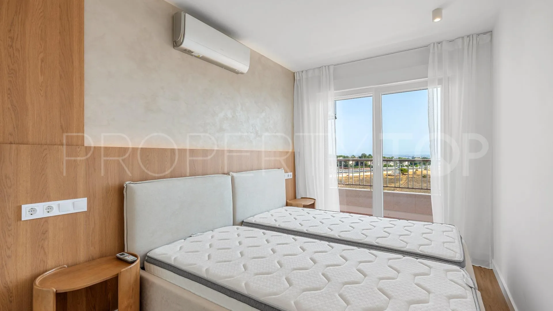 Apartamento de 2 dormitorios a la venta en Punta Prima