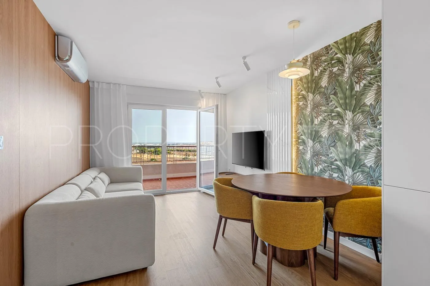 Apartamento de 2 dormitorios a la venta en Punta Prima