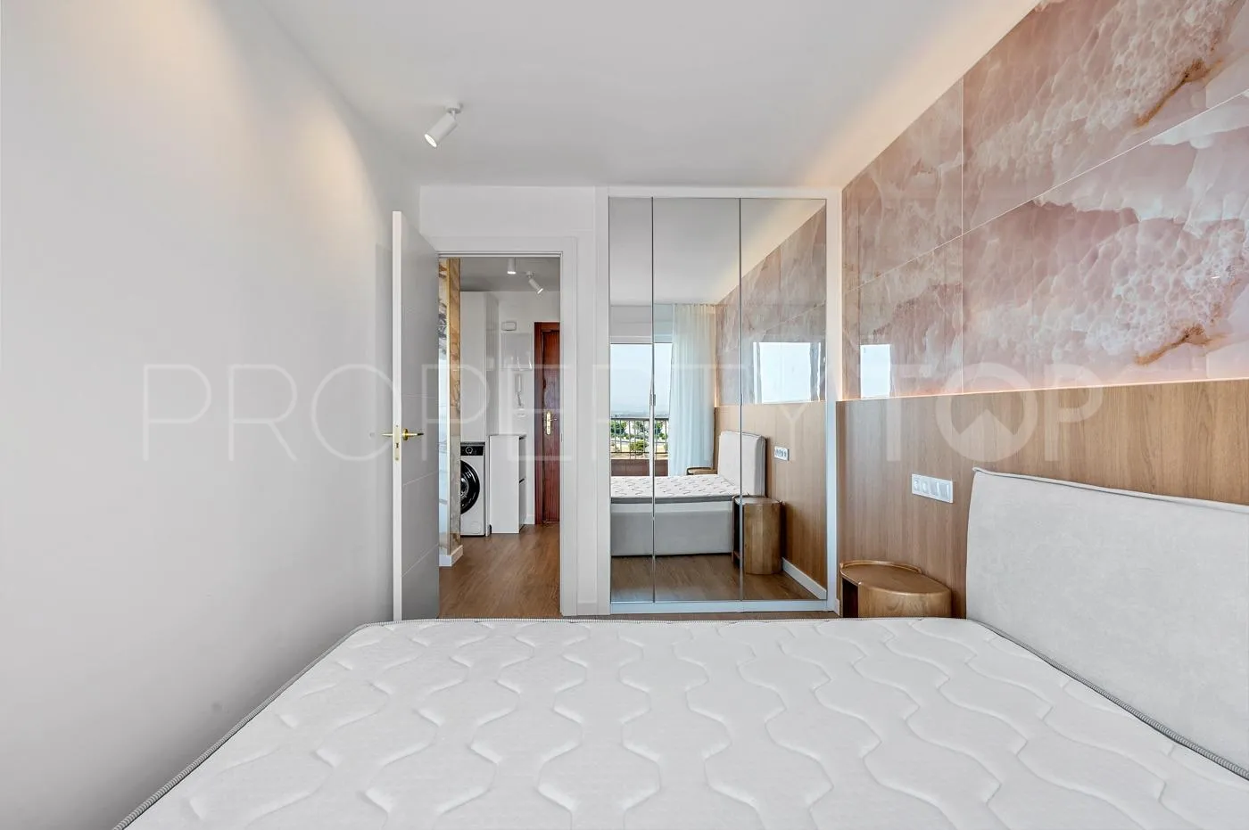 Apartamento de 2 dormitorios a la venta en Punta Prima