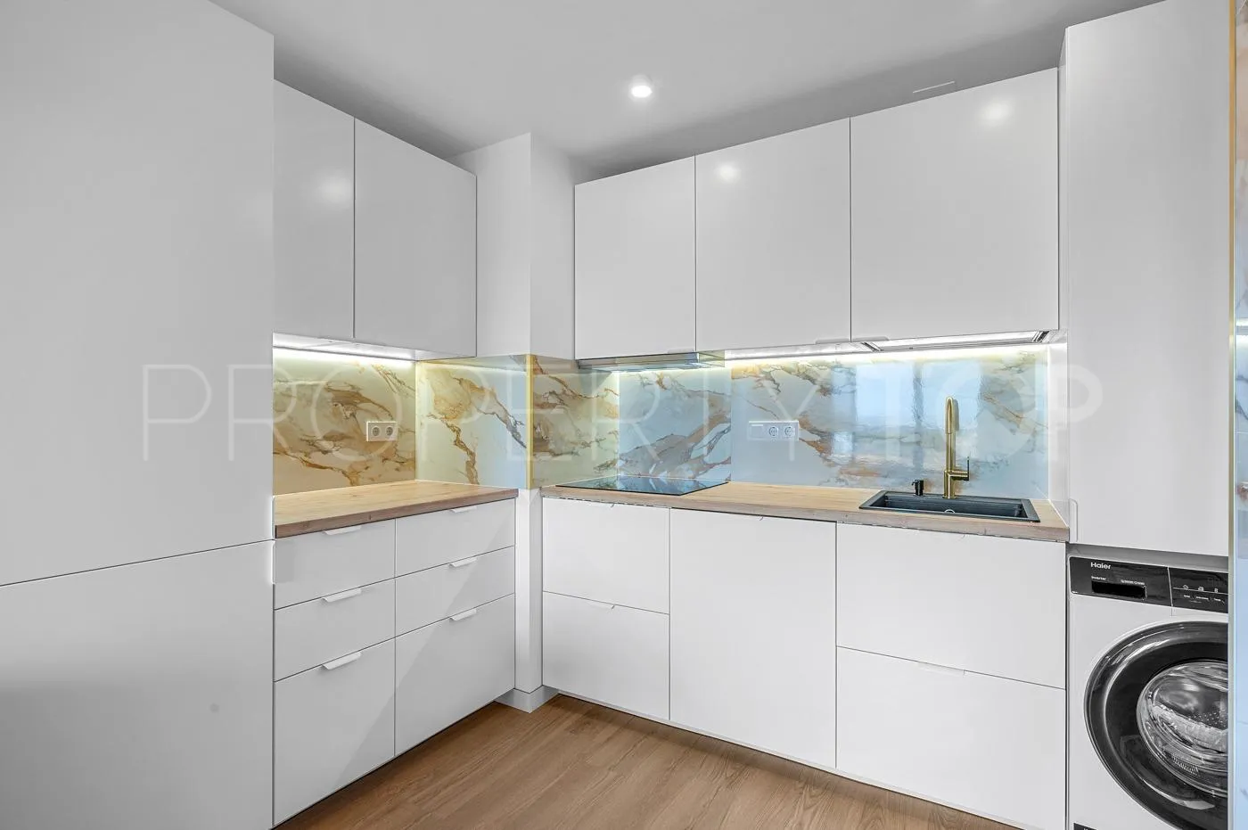Apartamento de 2 dormitorios a la venta en Punta Prima