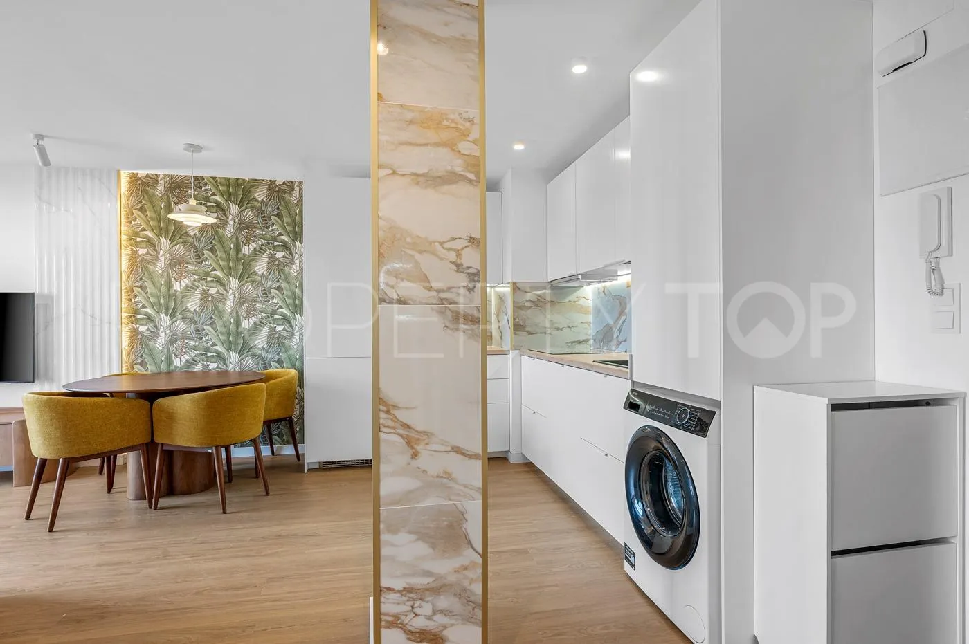 Apartamento de 2 dormitorios a la venta en Punta Prima