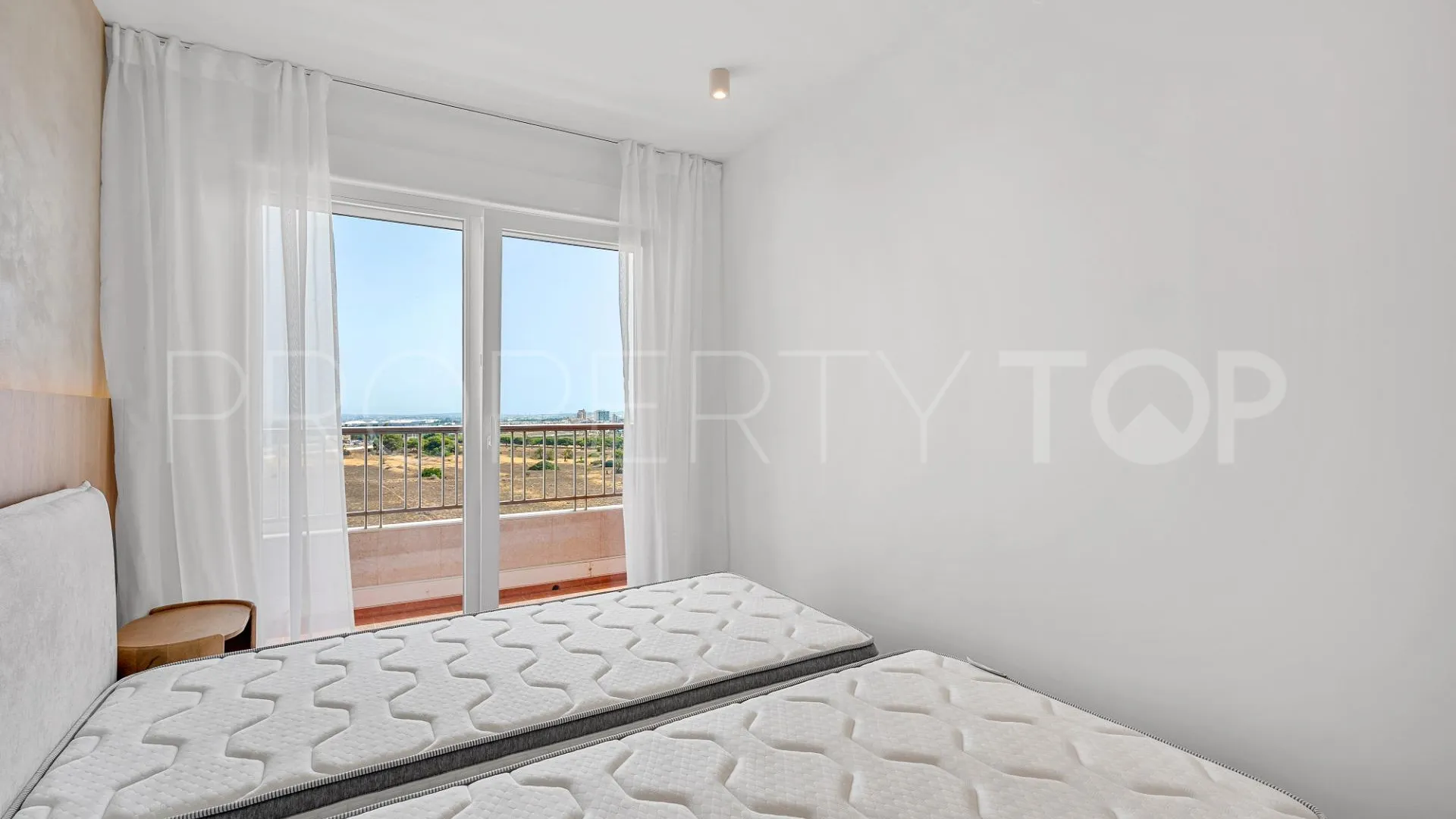 Apartamento de 2 dormitorios a la venta en Punta Prima