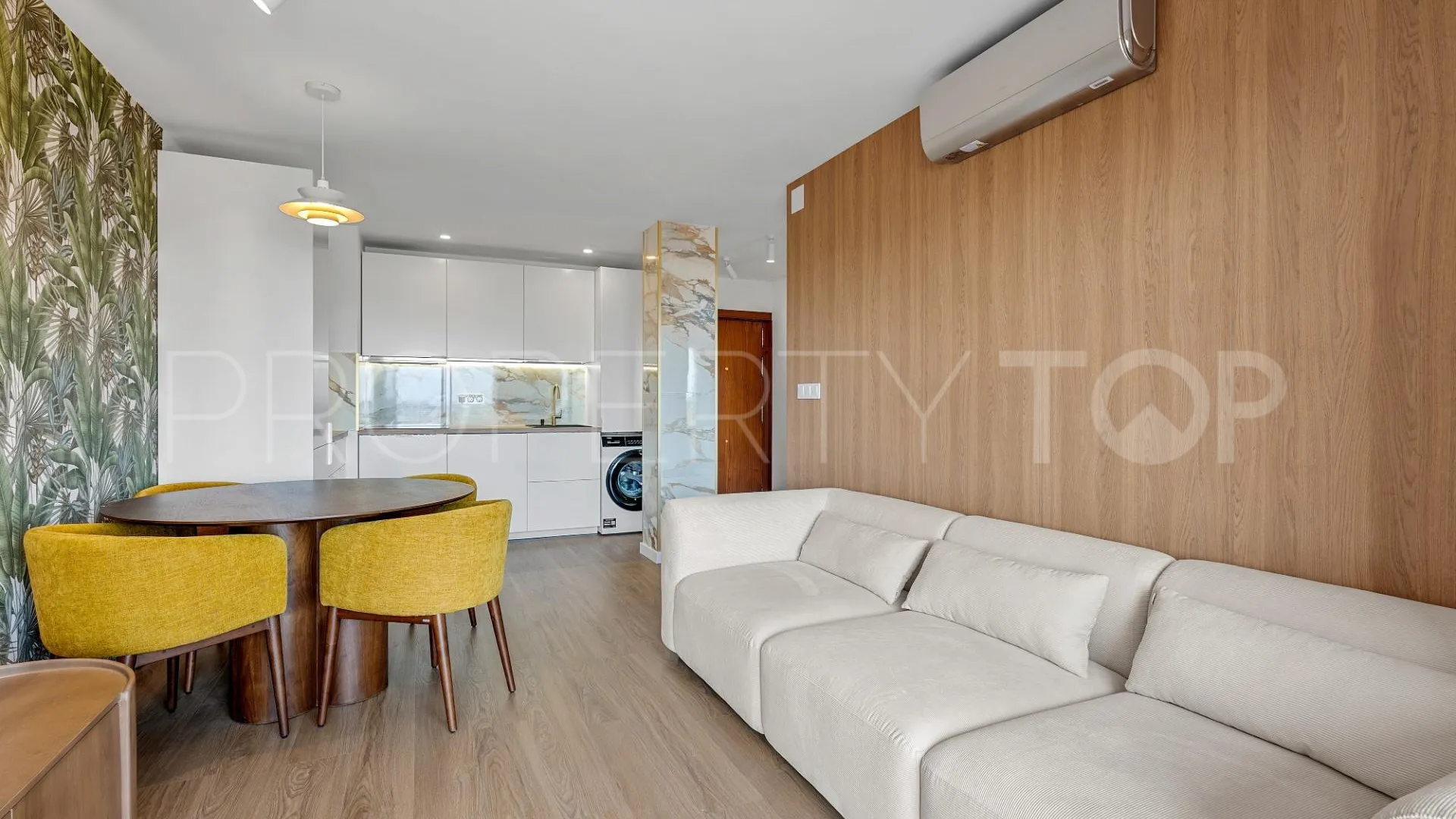 Apartamento de 2 dormitorios a la venta en Punta Prima