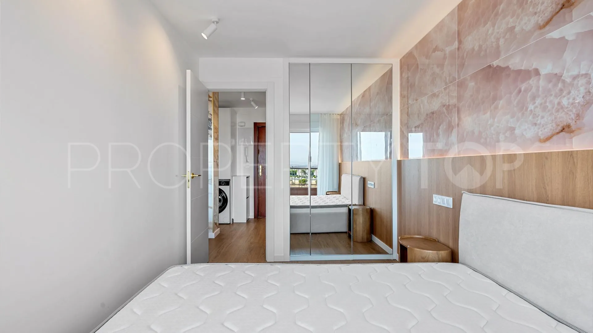 Apartamento de 2 dormitorios a la venta en Punta Prima