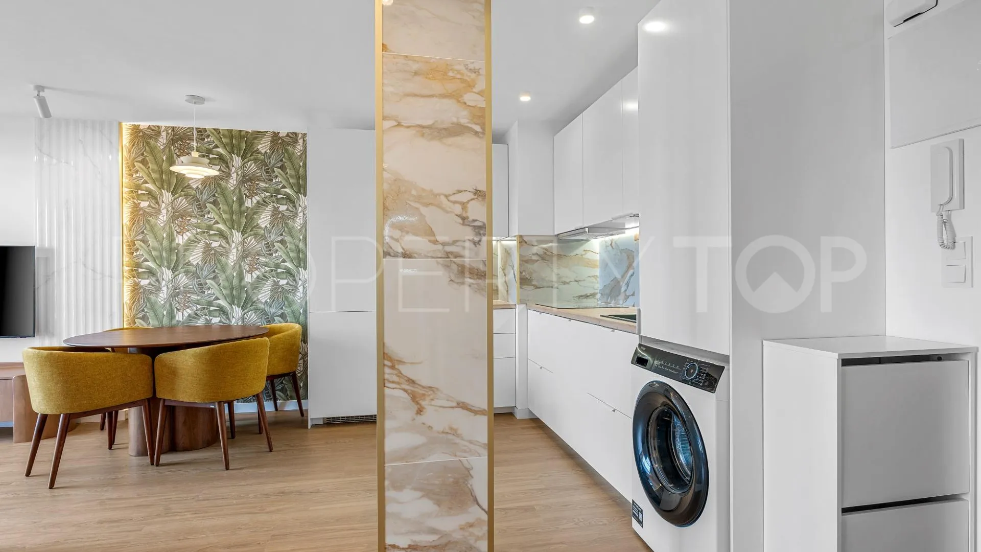 Apartamento de 2 dormitorios a la venta en Punta Prima
