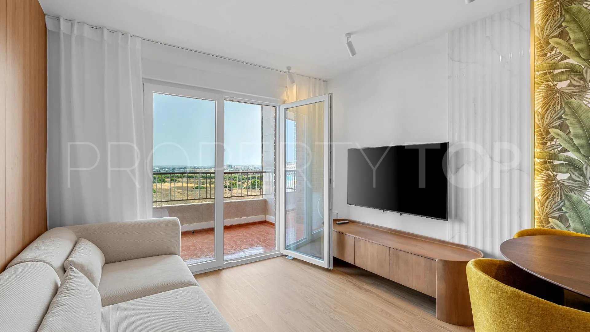Apartamento de 2 dormitorios a la venta en Punta Prima