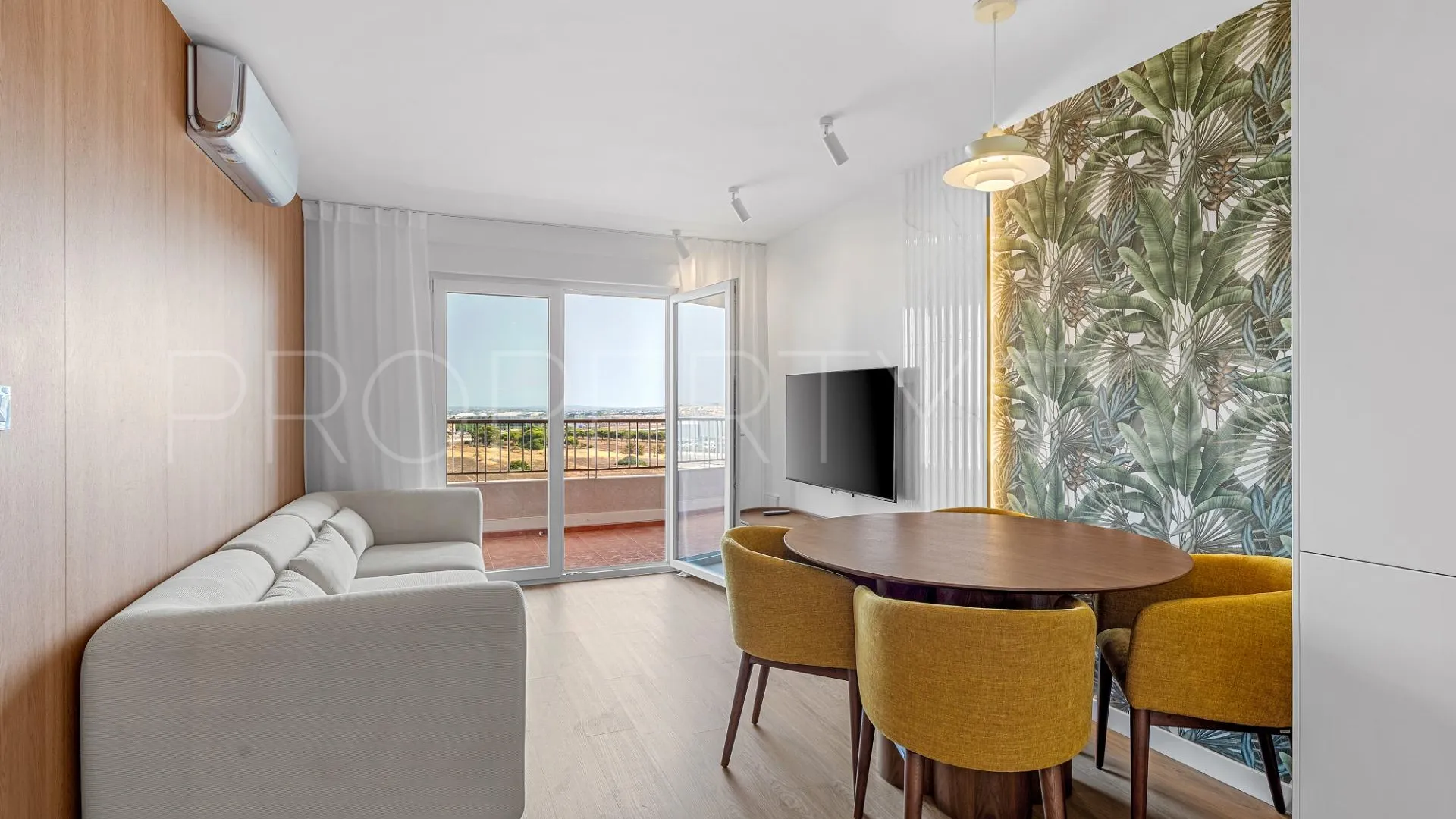 Apartamento de 2 dormitorios a la venta en Punta Prima