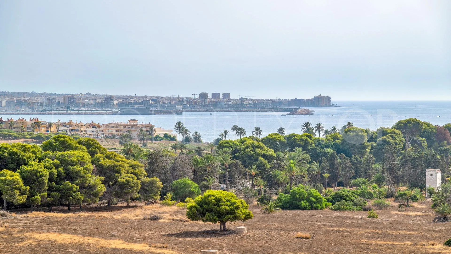 Apartamento de 2 dormitorios a la venta en Punta Prima
