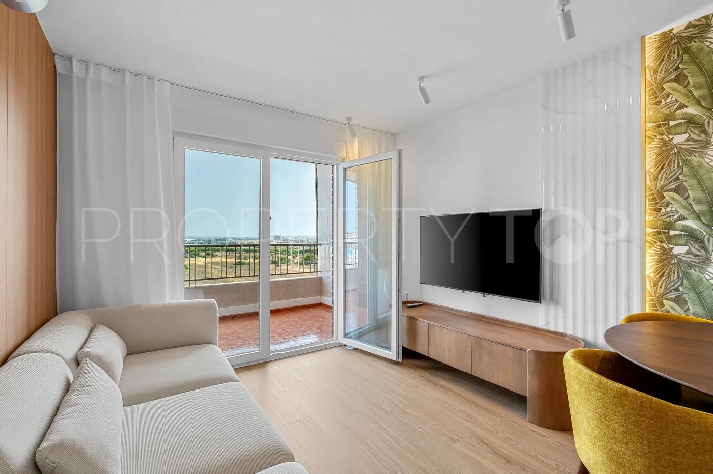 Apartamento de 2 dormitorios a la venta en Punta Prima