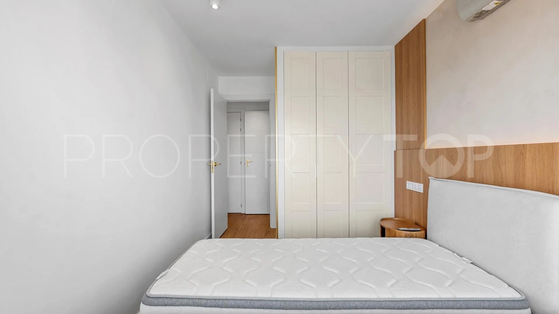 Apartamento de 2 dormitorios a la venta en Punta Prima