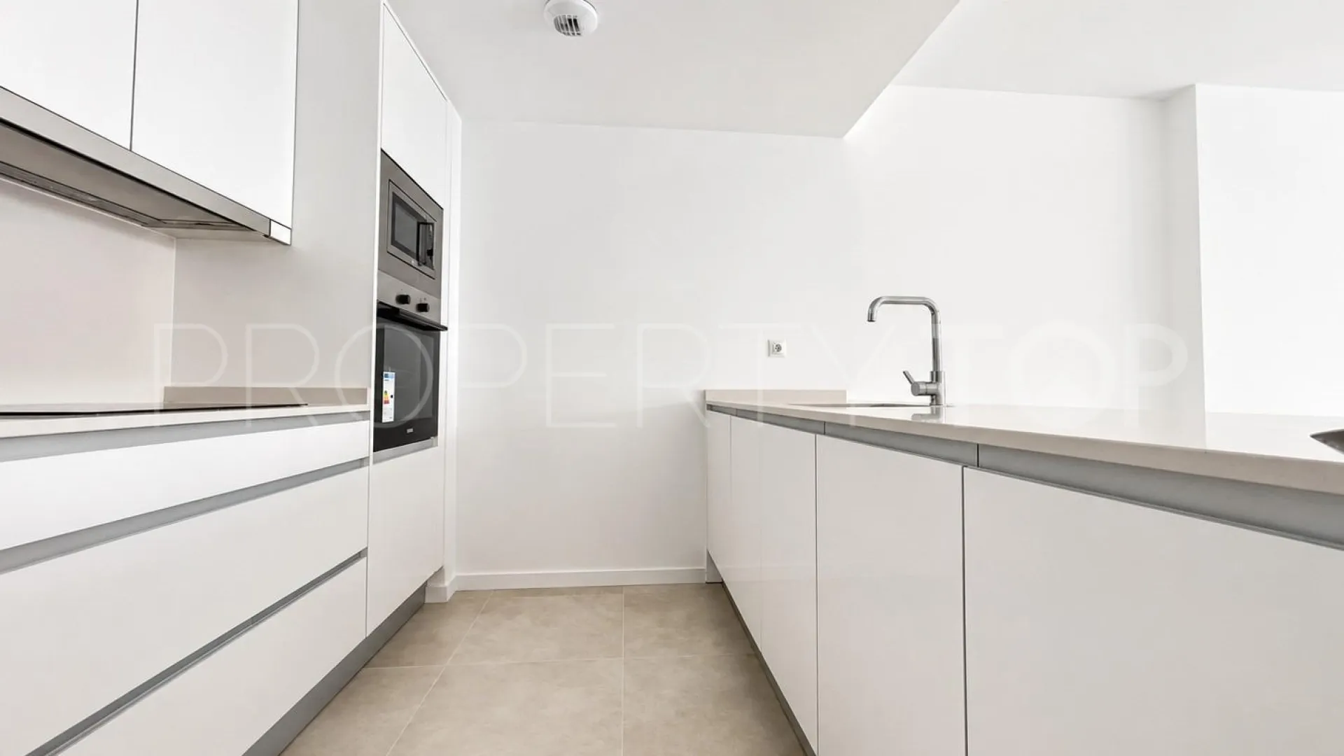 Apartamento de 2 dormitorios en venta en Villamartin
