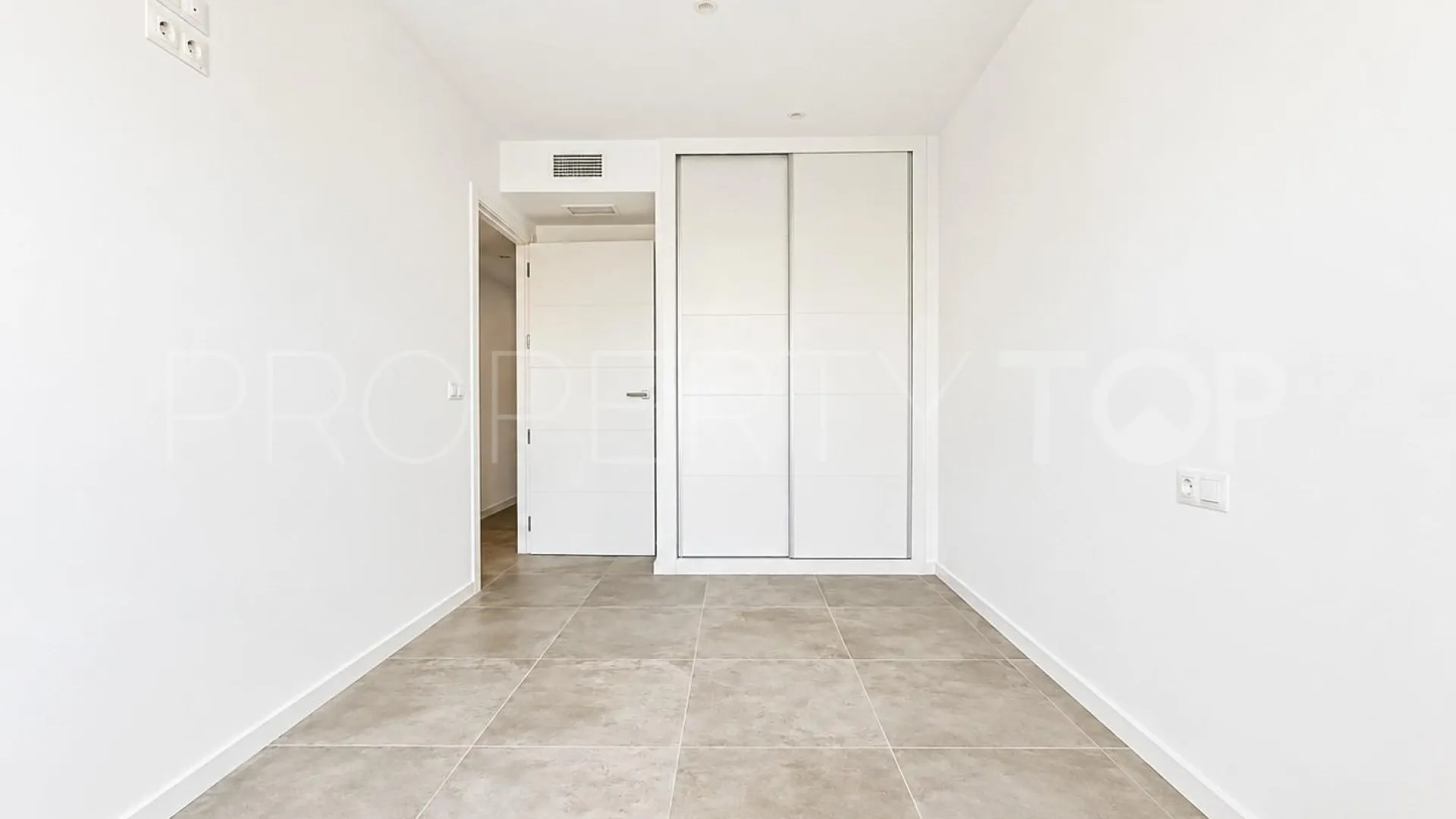 Apartamento de 2 dormitorios en venta en Villamartin