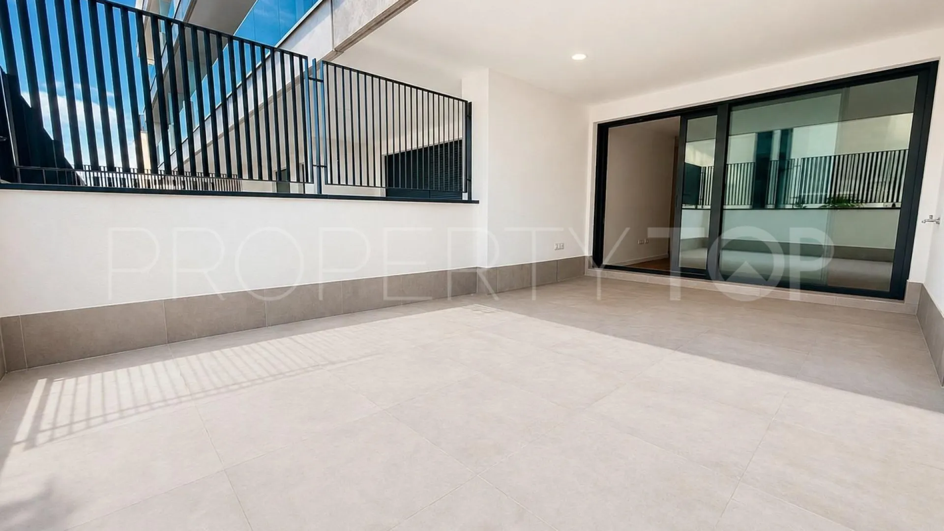 Apartamento de 2 dormitorios en venta en Villamartin