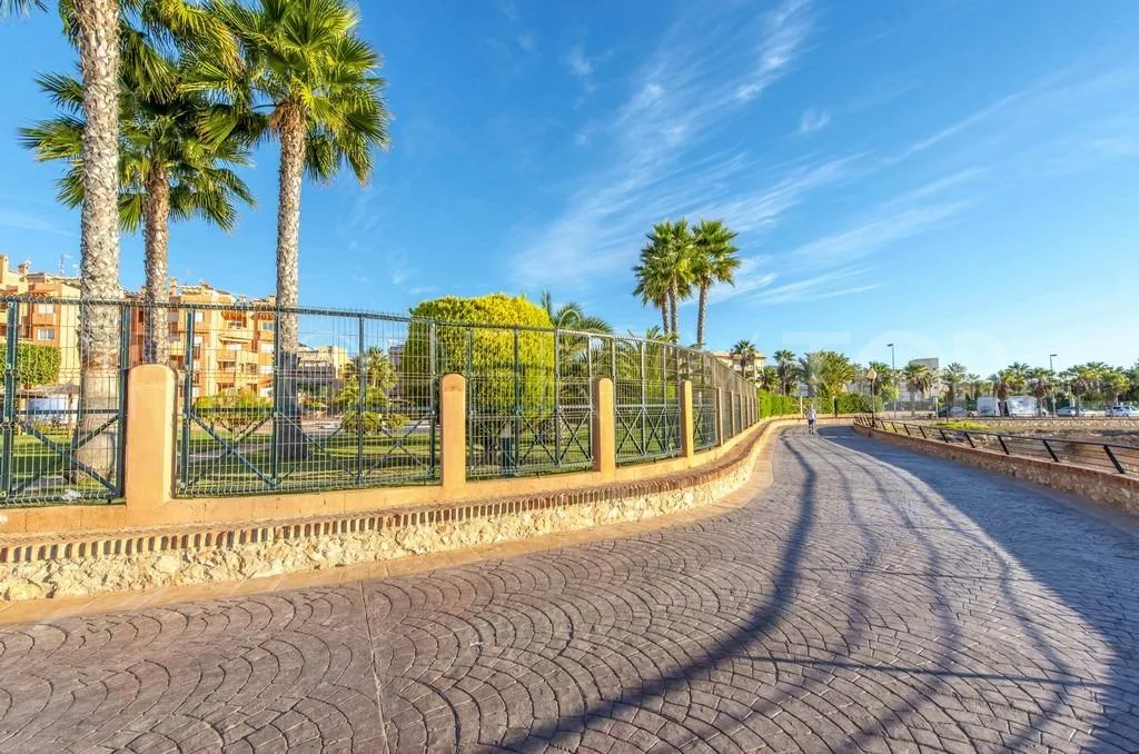 Apartamento en venta con 3 dormitorios en Villamartin