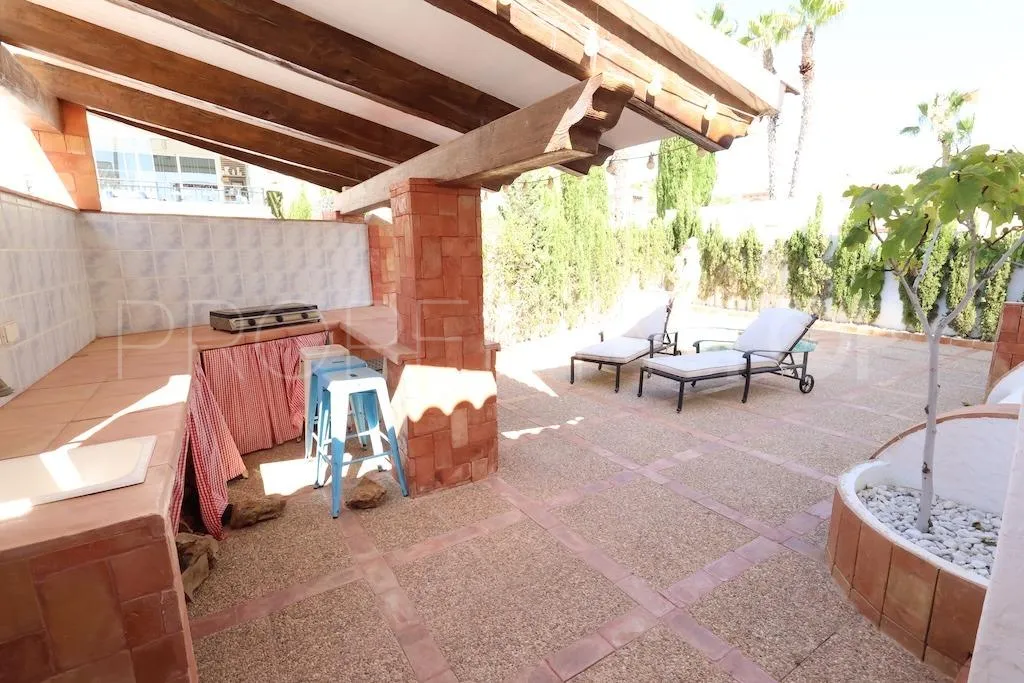 Comprar villa en Rioja de 4 dormitorios