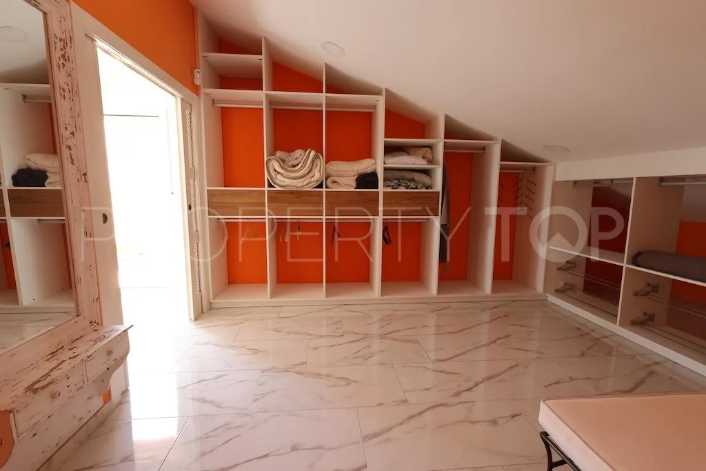 Comprar villa en Rioja de 4 dormitorios