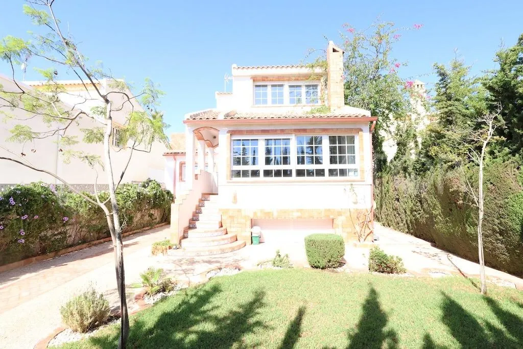 Comprar villa en Rioja de 4 dormitorios
