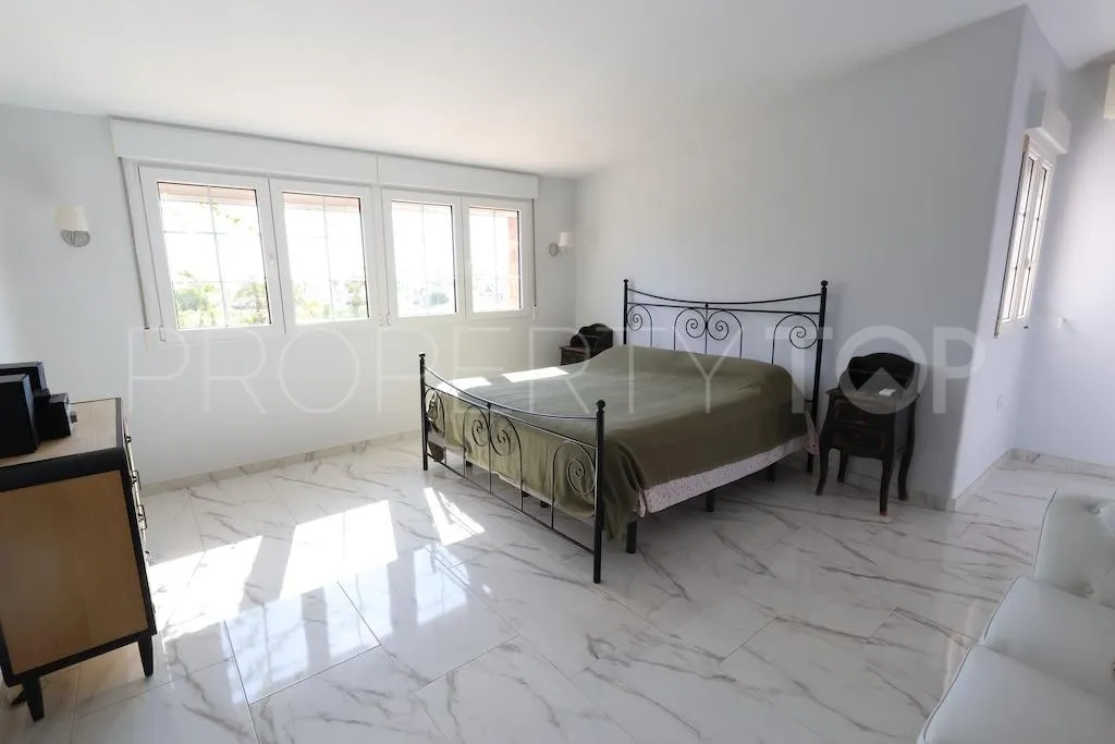 Comprar villa en Rioja de 4 dormitorios