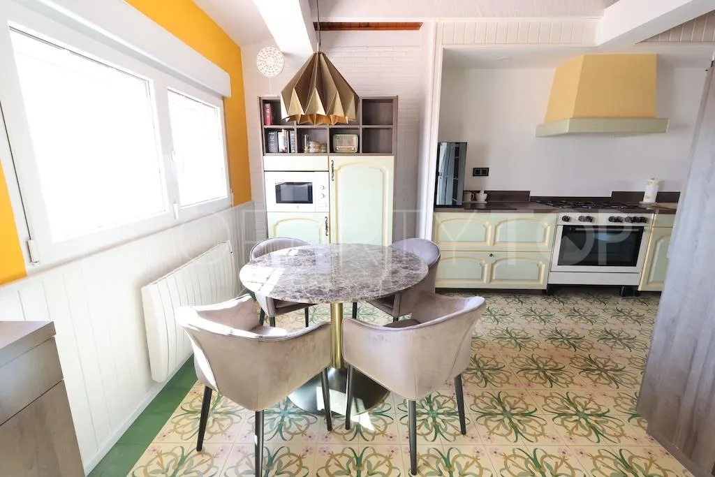 Comprar villa en Rioja de 4 dormitorios