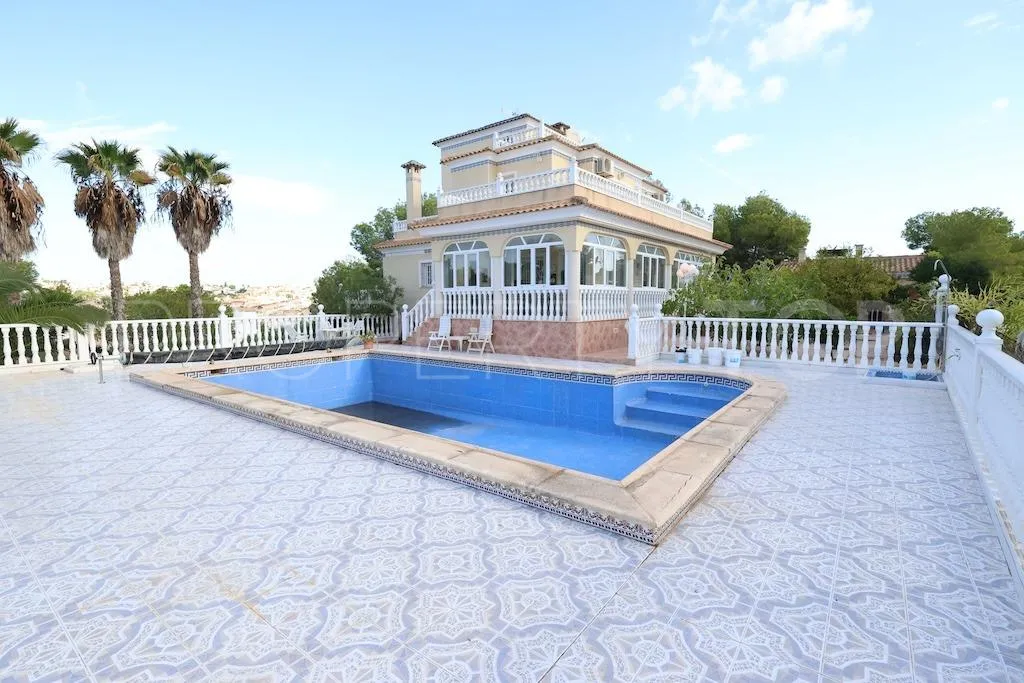 Villa con 5 dormitorios a la venta en Rioja