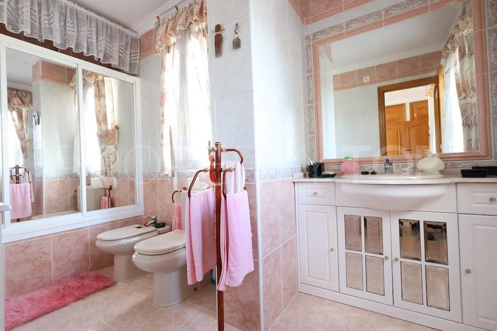Villa con 5 dormitorios a la venta en Rioja