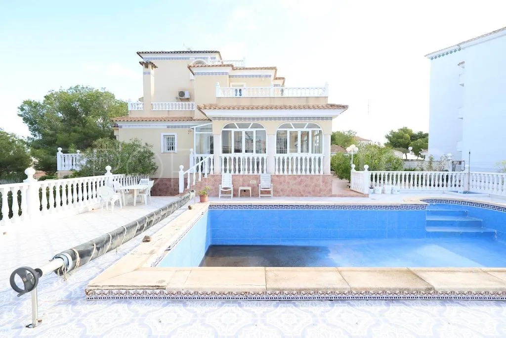 Villa con 5 dormitorios a la venta en Rioja