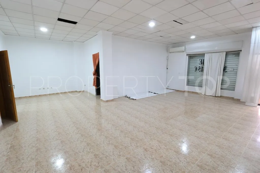 Se vende local comercial con 1 dormitorio en Torrevieja
