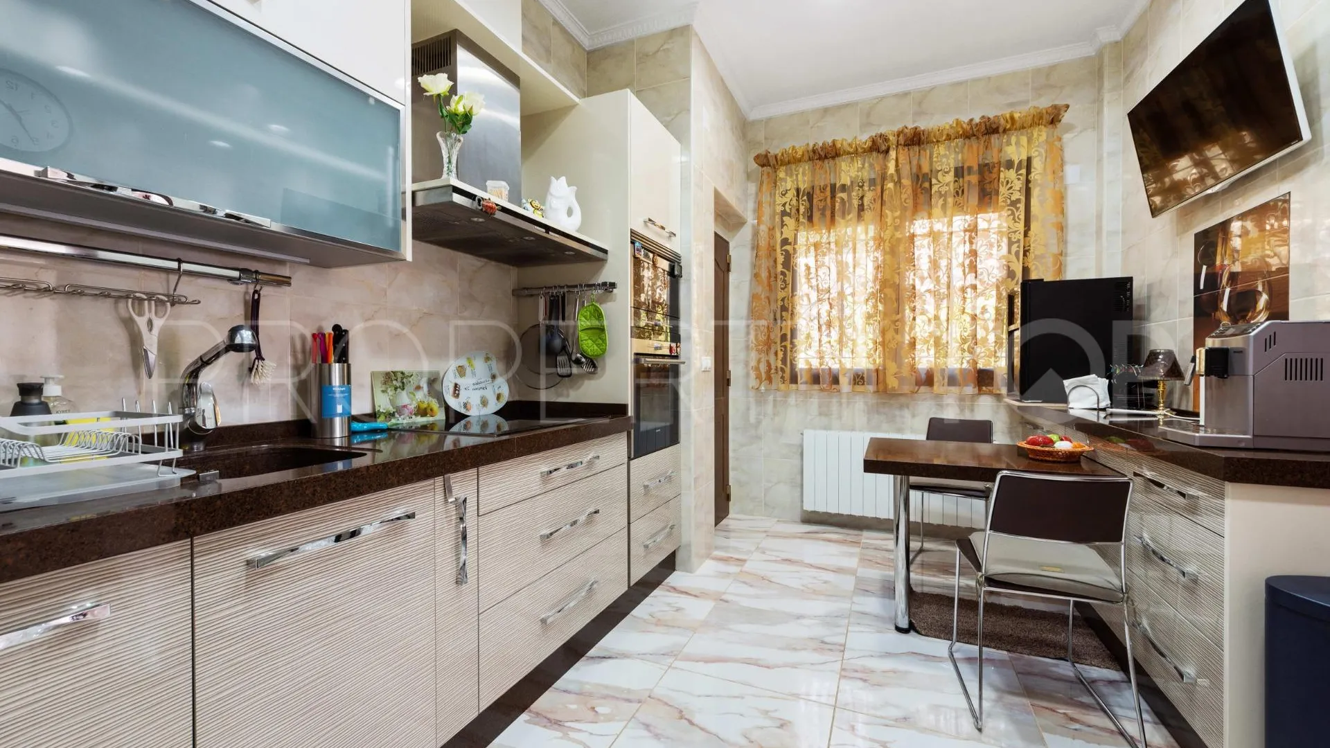 Villa for sale in Villamartin with 4 bedrooms