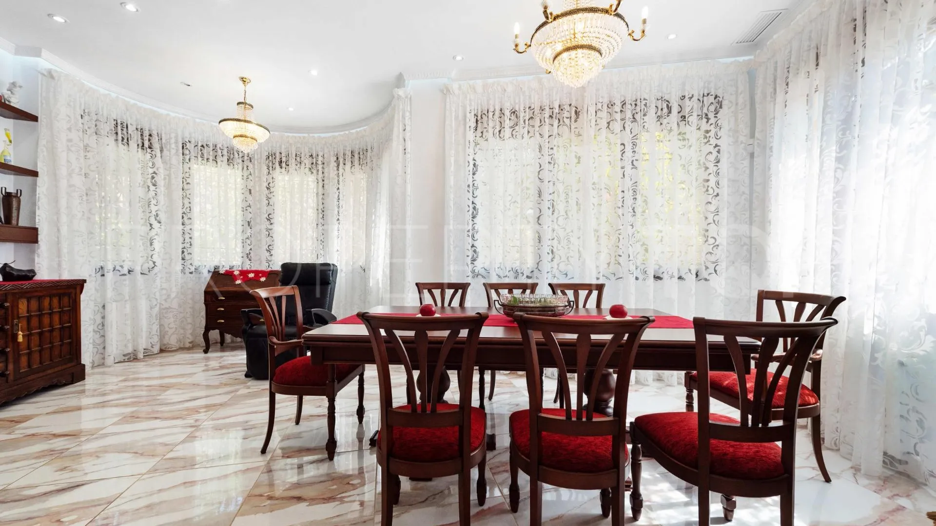 Villa for sale in Villamartin with 4 bedrooms
