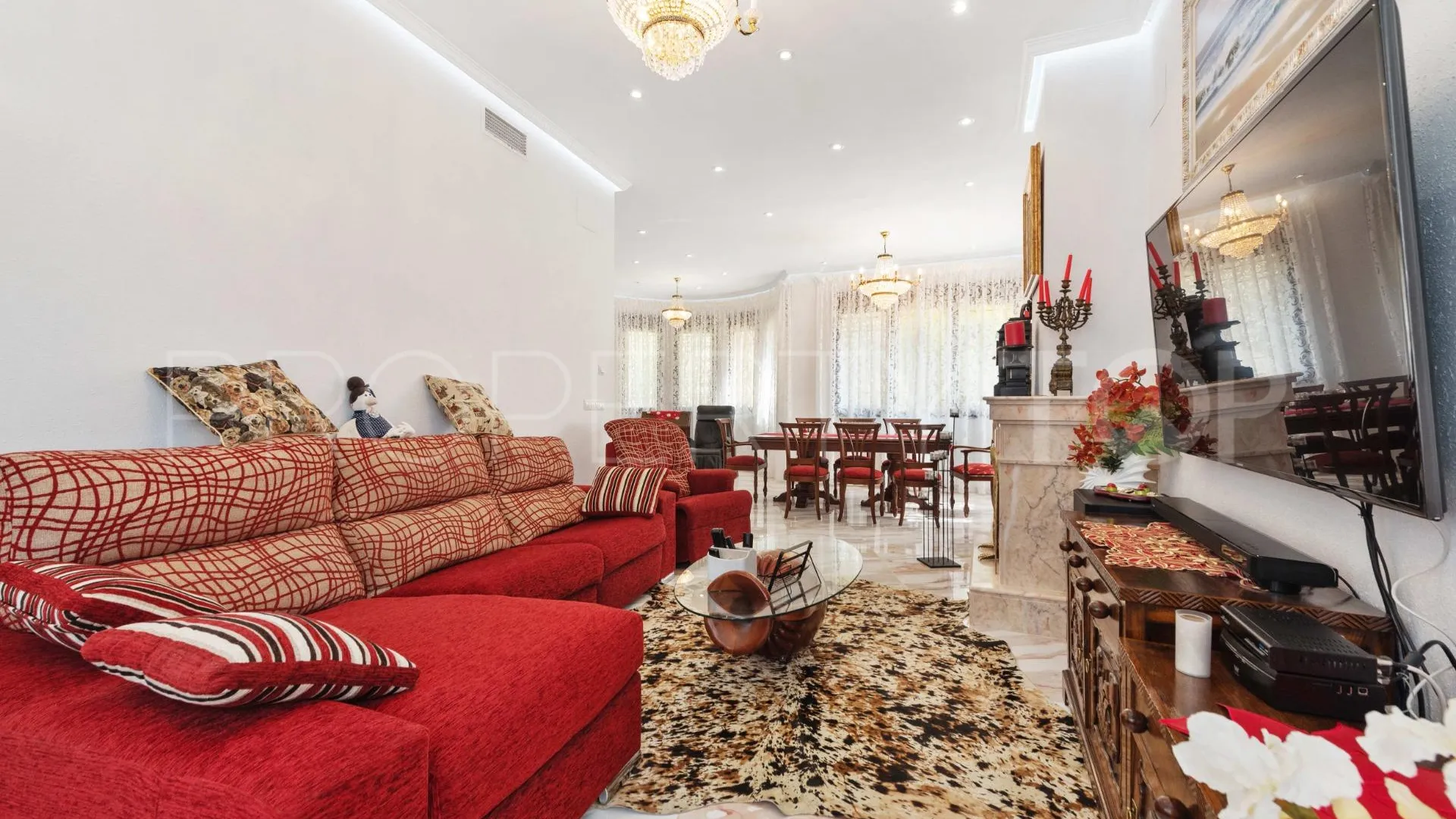 Villa for sale in Villamartin with 4 bedrooms