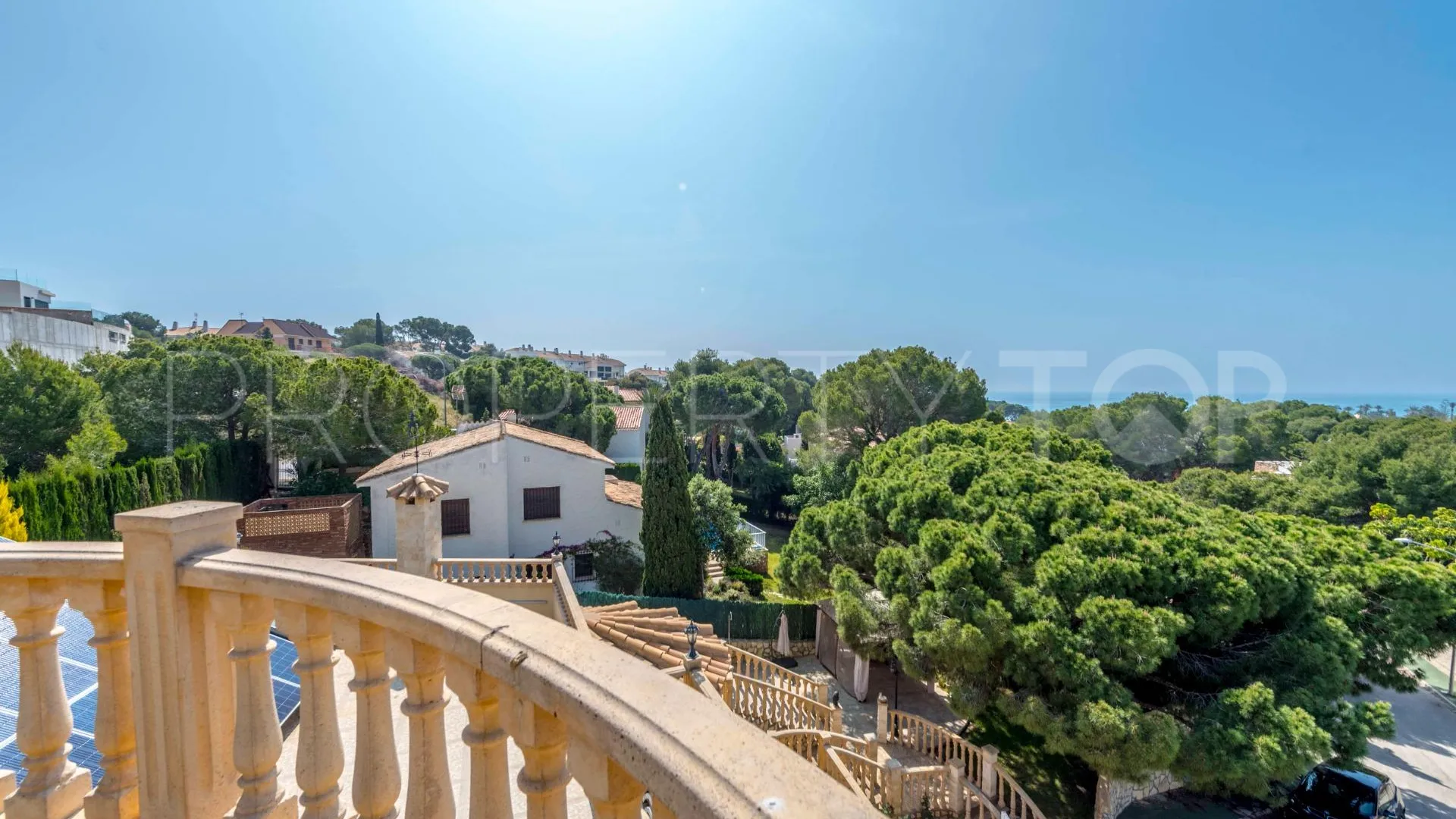 Villa for sale in Villamartin with 4 bedrooms