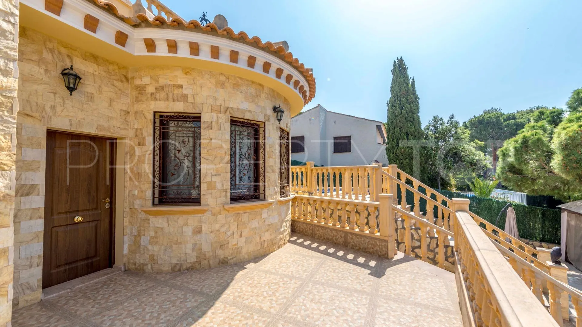 Villa for sale in Villamartin with 4 bedrooms