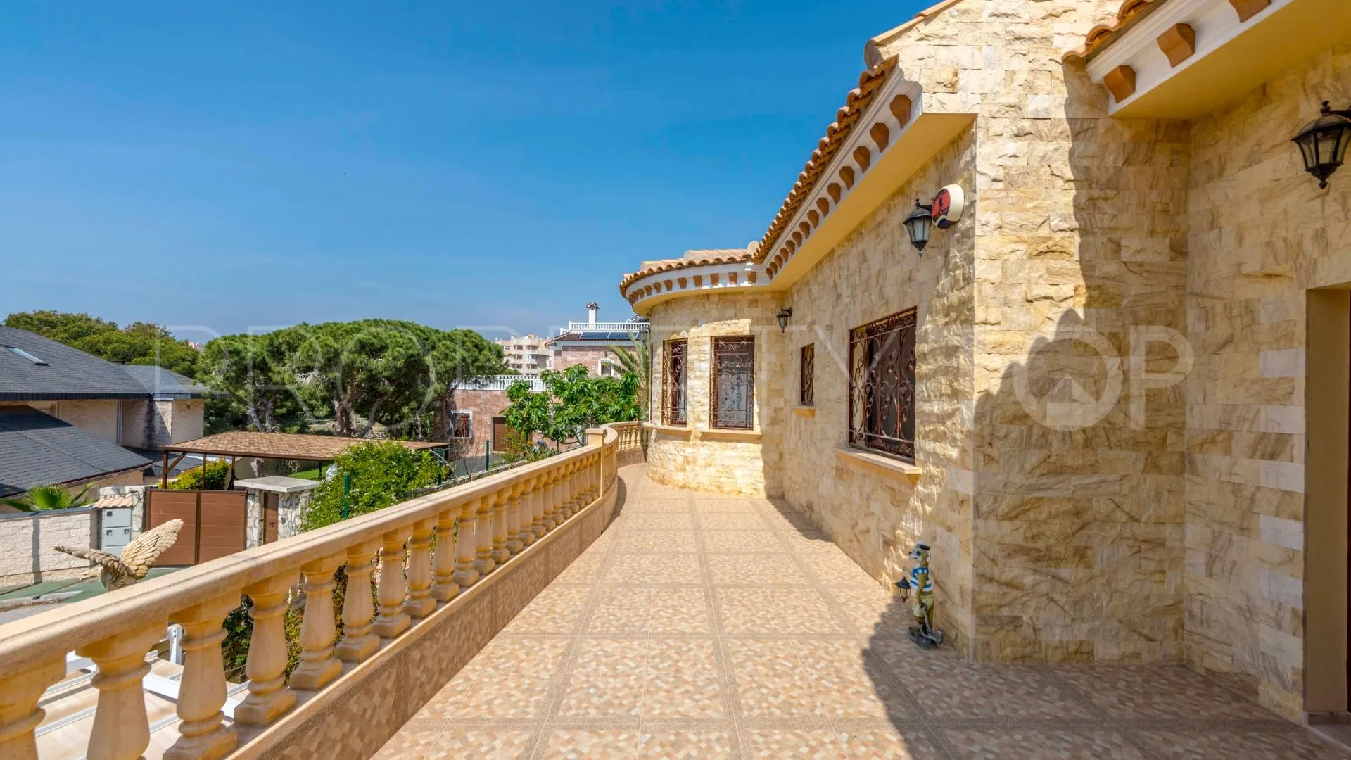 Villa for sale in Villamartin with 4 bedrooms