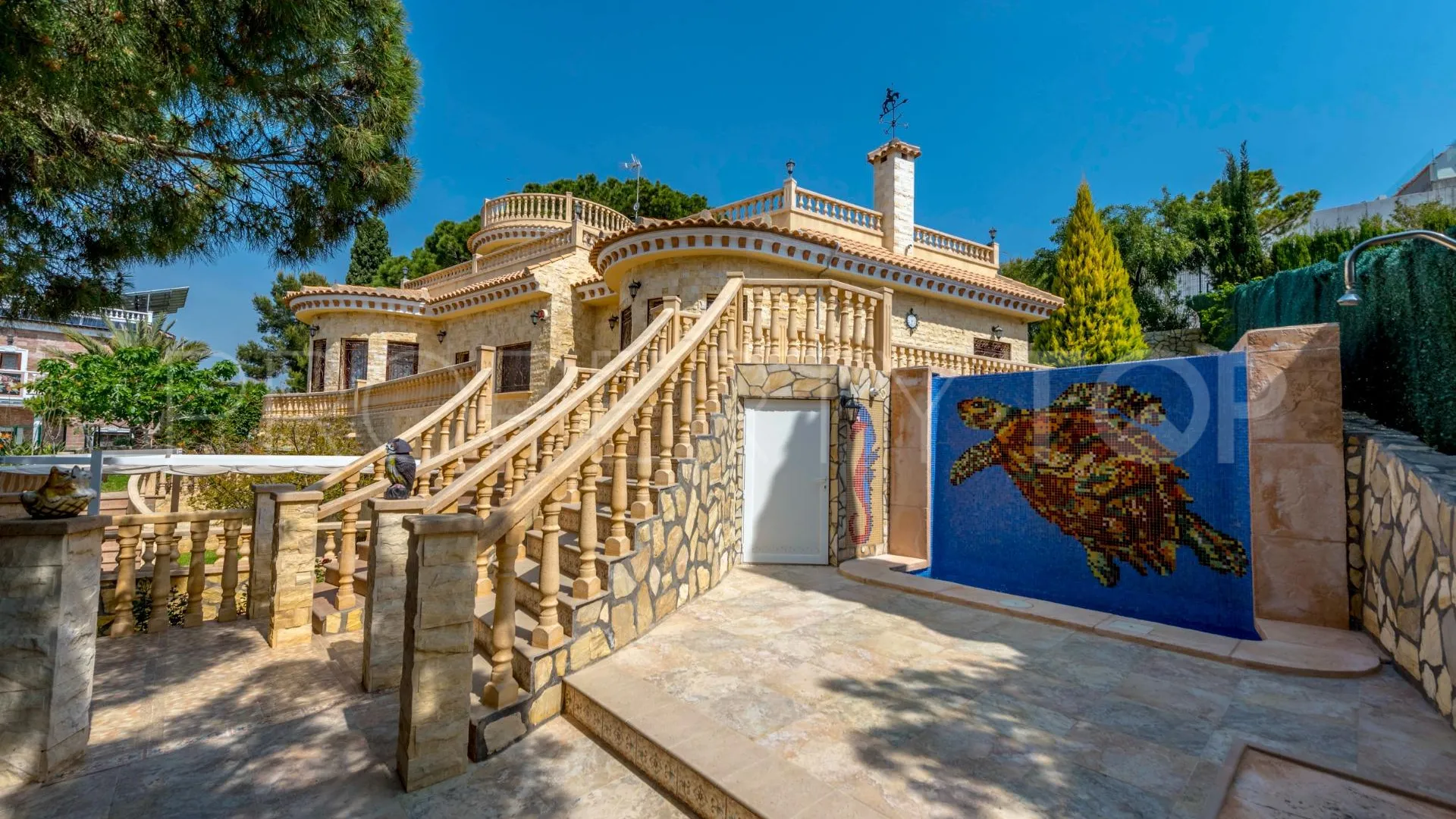Villa for sale in Villamartin with 4 bedrooms