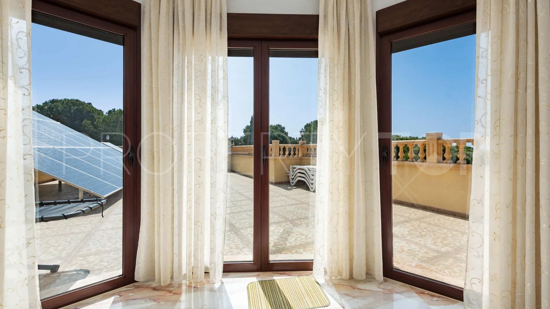 Villa for sale in Villamartin with 4 bedrooms