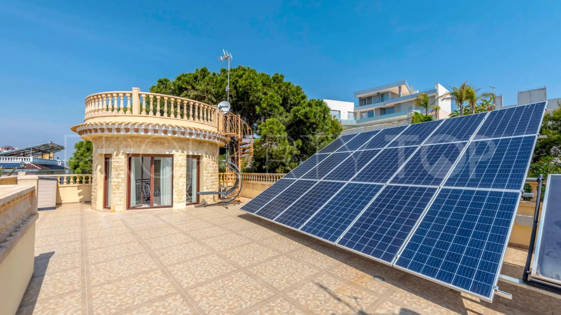 Villa for sale in Villamartin with 4 bedrooms
