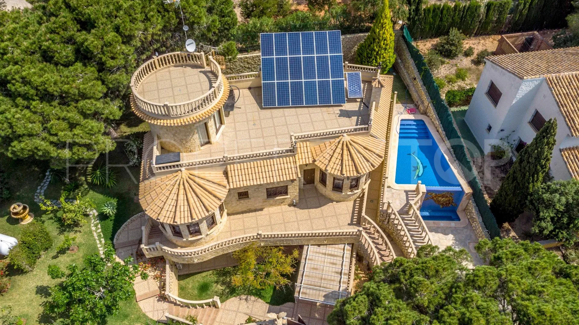 Villa for sale in Villamartin with 4 bedrooms