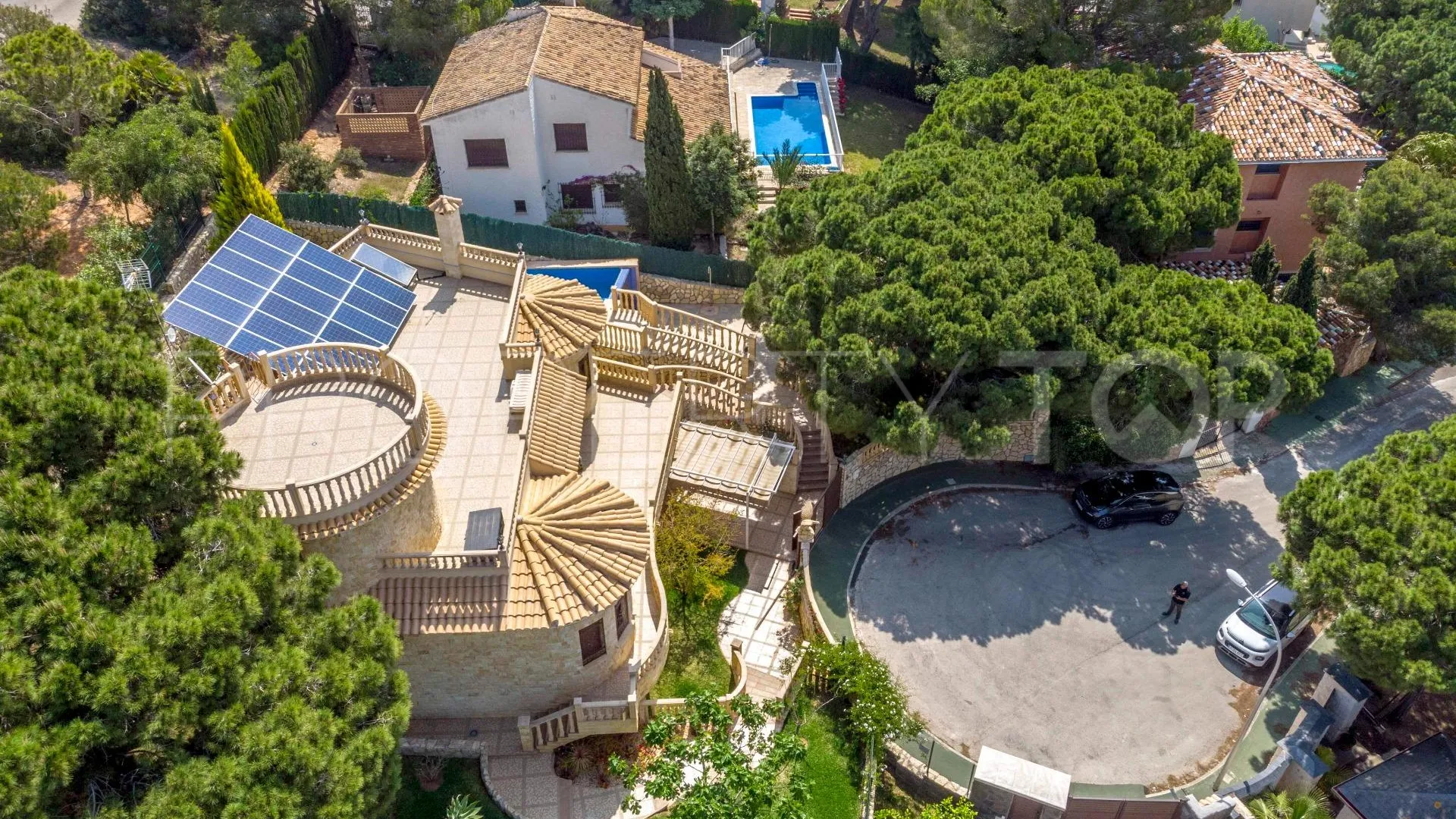 Villa for sale in Villamartin with 4 bedrooms