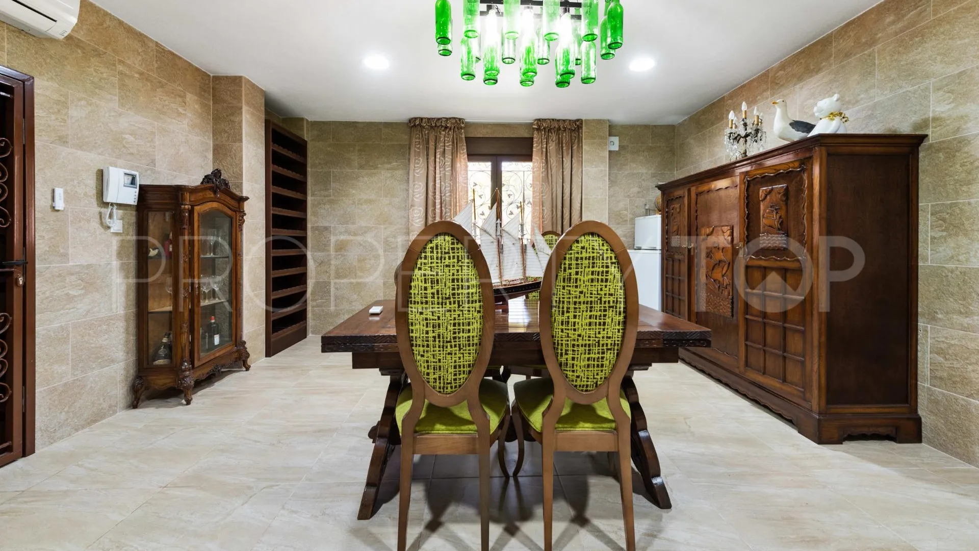 Villa for sale in Villamartin with 4 bedrooms