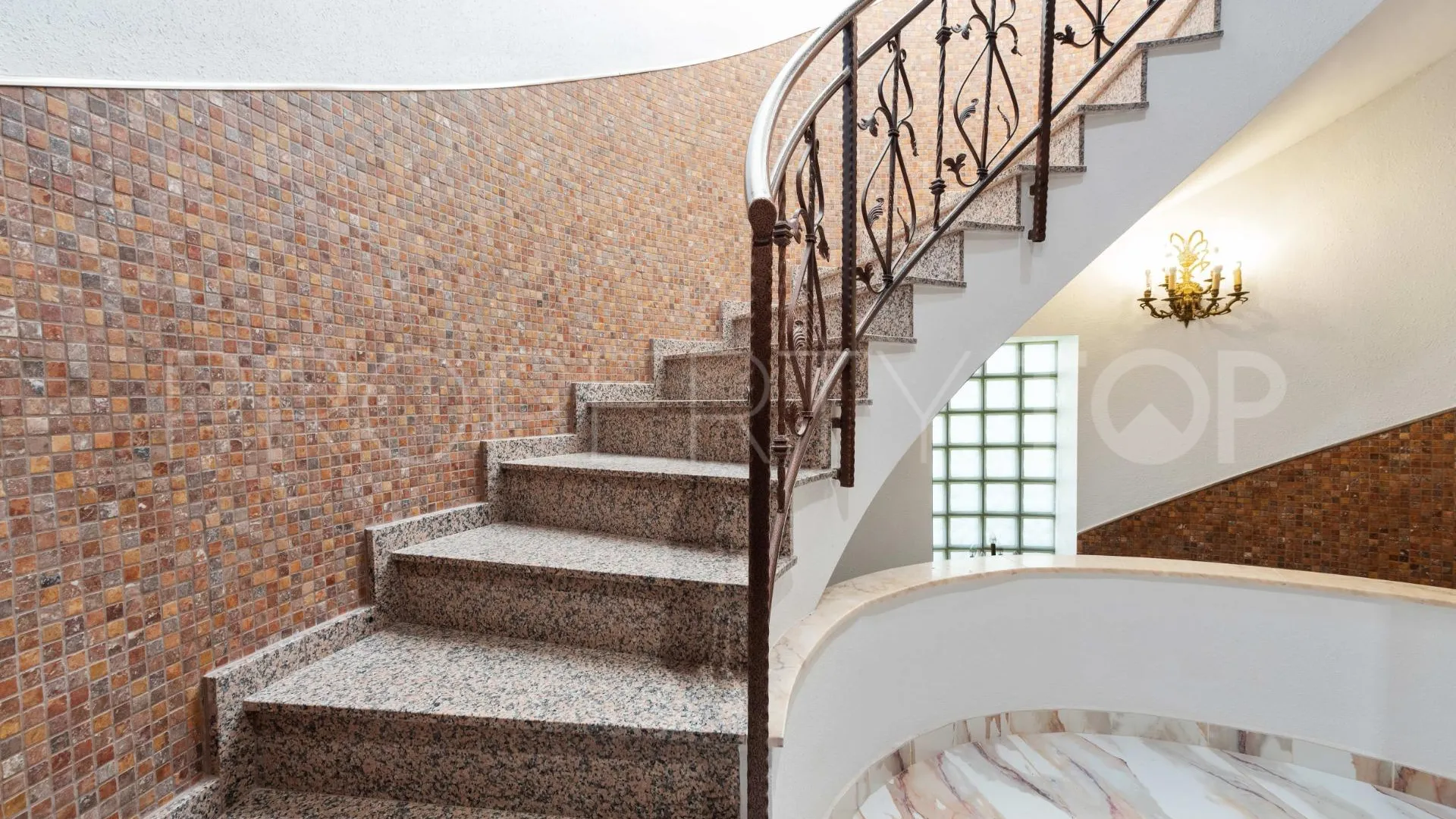 Villa for sale in Villamartin with 4 bedrooms