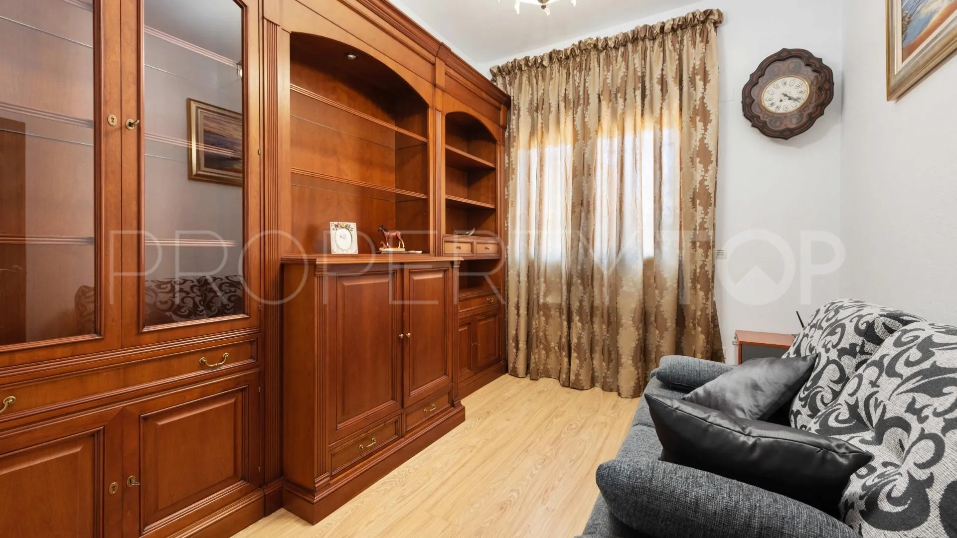 Villa for sale in Villamartin with 4 bedrooms