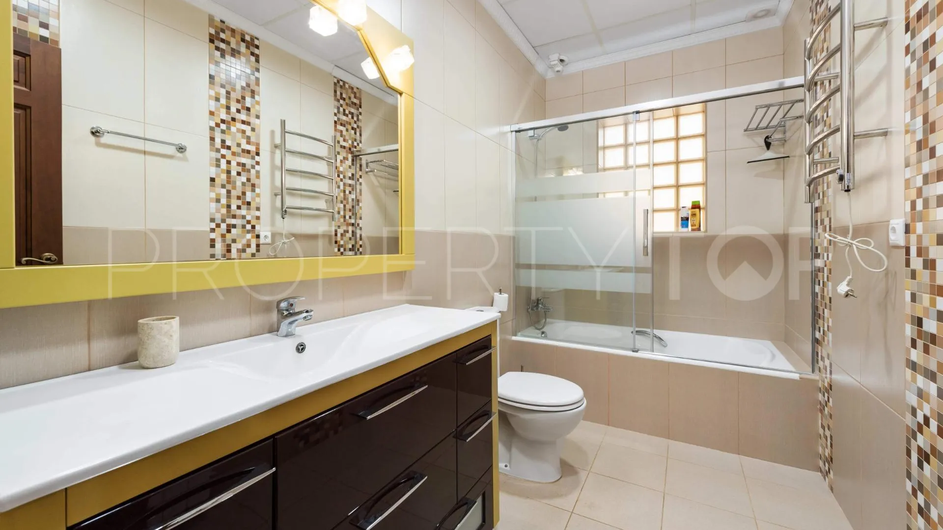 Villa for sale in Villamartin with 4 bedrooms