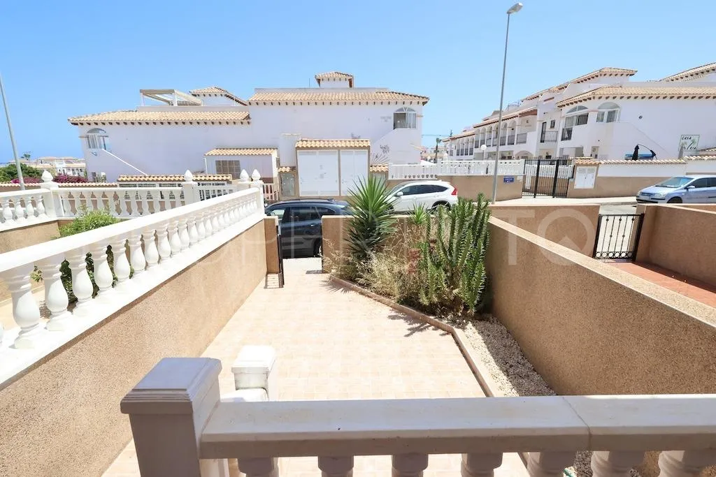 Punta Prima, adosado de 2 dormitorios a la venta